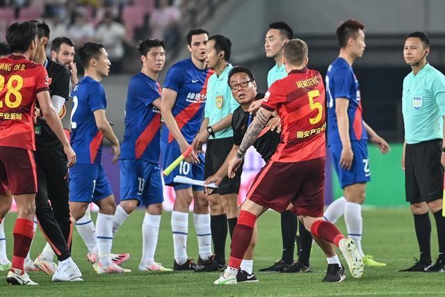 东航事件：乘客恶行引发全网关注，企业为何沉默？